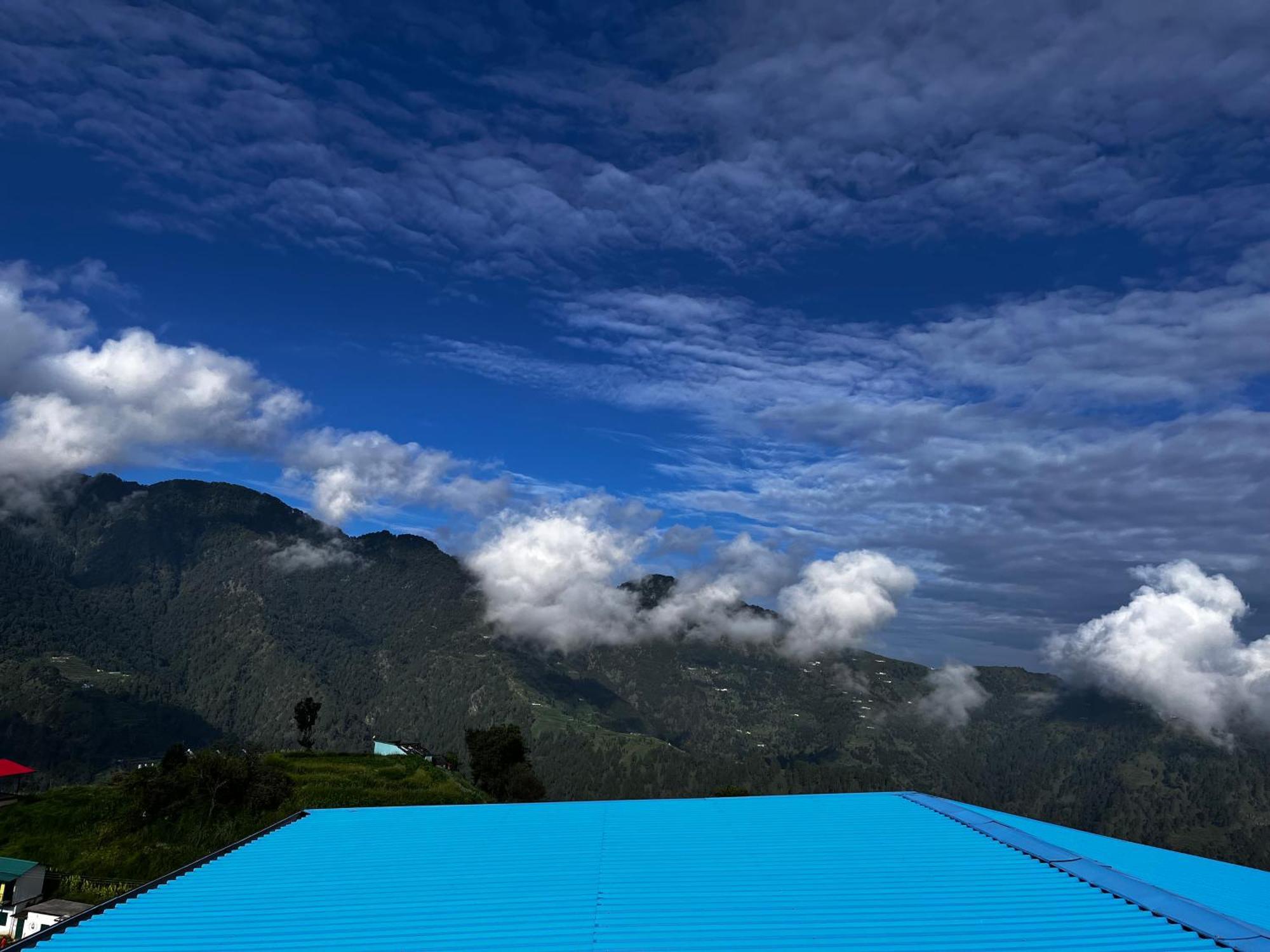 Himalayan Hill Top Resort Kanatal Exterior photo