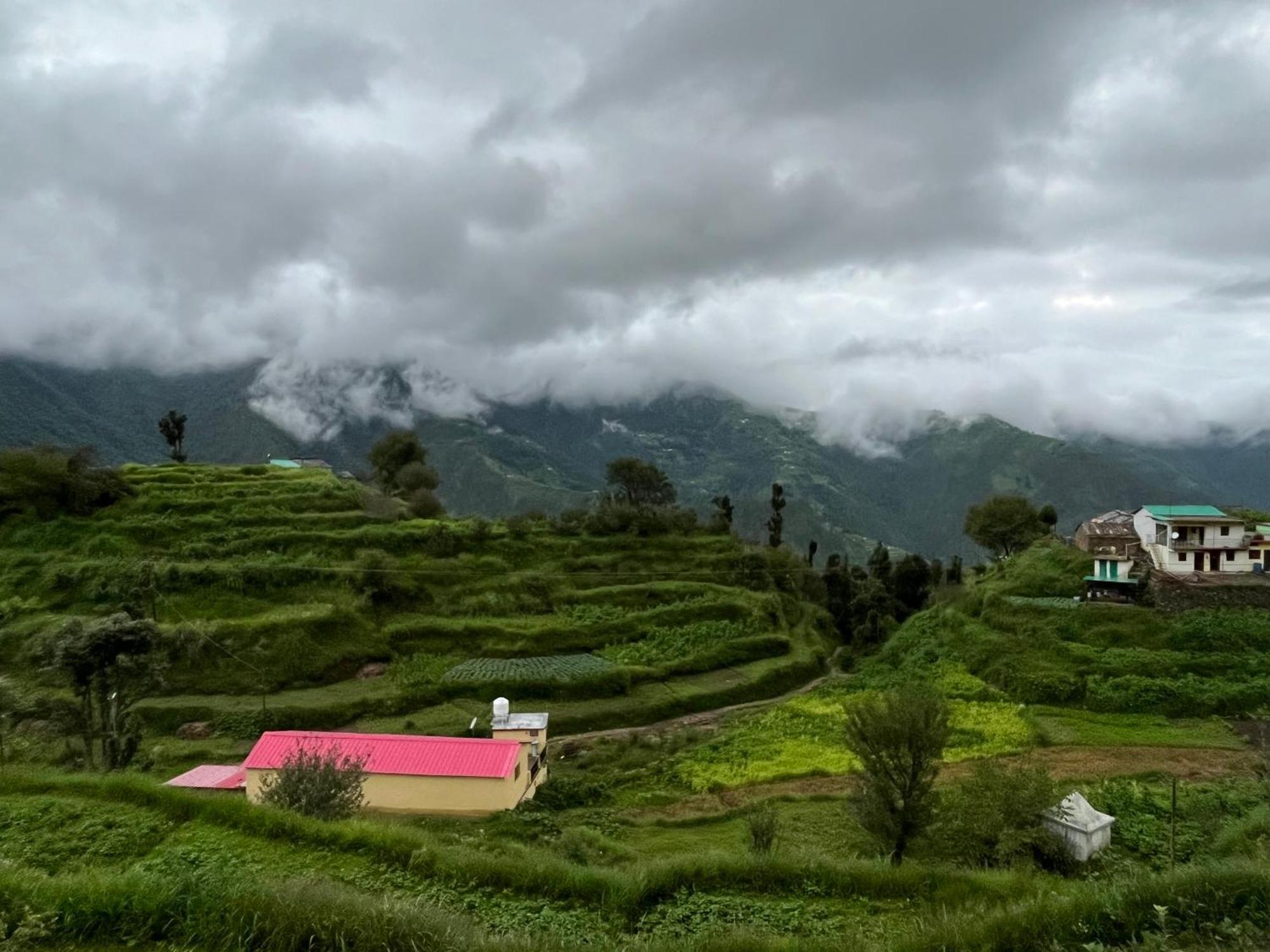 Himalayan Hill Top Resort Kanatal Exterior photo